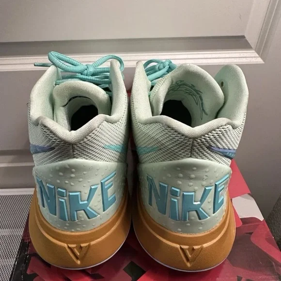 Nike x Kyrie 5 SpongeBob SquarePants 20th Anniversary Edition size 10
